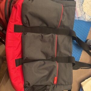 Skip hop. Black and Red Men’s Utility diaper. Bag